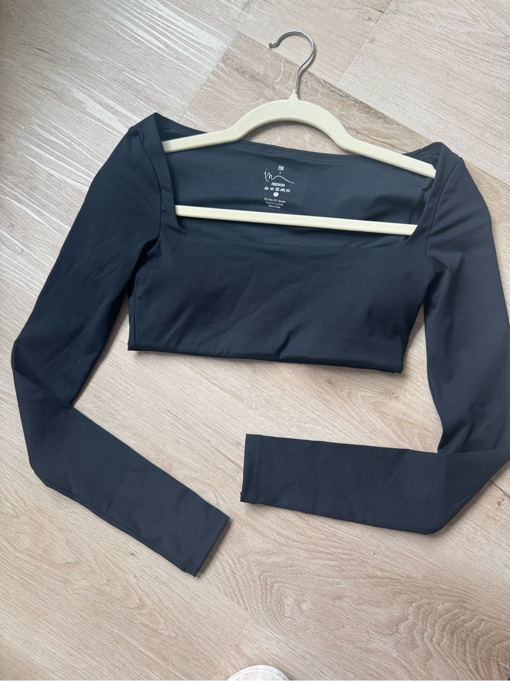CSB Freedom Scoop Long Sleeve Crop - Picture 2 of 3
